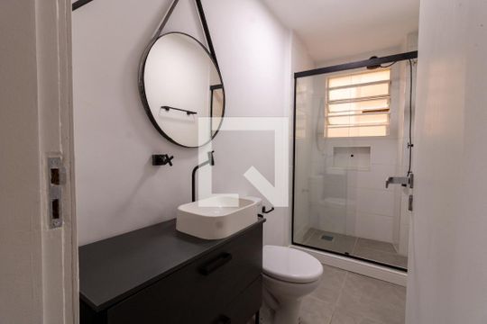 Banheiro de apartamento à venda com 1 quarto, 42m² em Centro Histórico, Porto Alegre