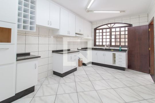 Cozinha de casa para alugar com 7 quartos, 440m² em Vila Guarani, Mauá