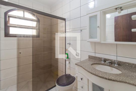 Banheiro Social 1 de casa para alugar com 7 quartos, 440m² em Vila Guarani, Mauá