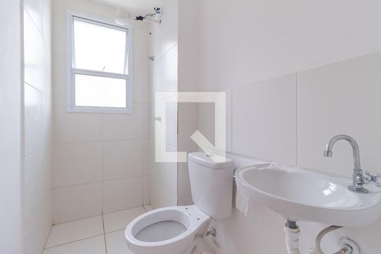 Banheiro de apartamento para alugar com 2 quartos, 44m² em Jardim Santa Tereza, Carapicuíba
