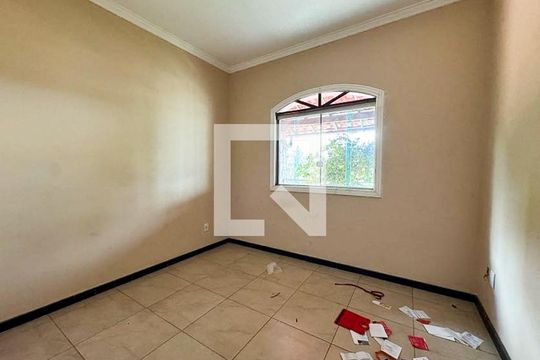Quarto de casa à venda com 4 quartos, 200m² em Trevo, Belo Horizonte