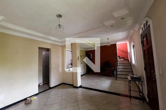 Casa à venda com 4 quartos, 200m² em Trevo, Belo Horizonte