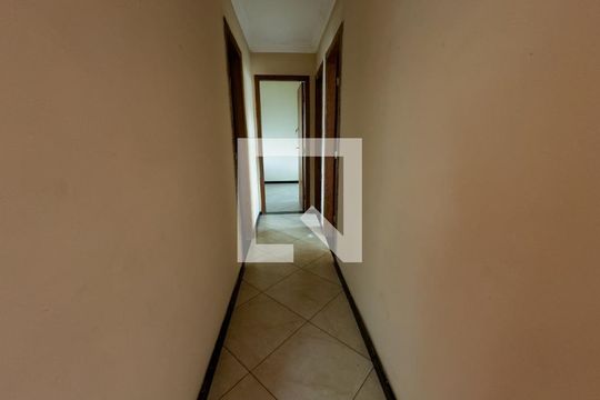 Corredor de casa à venda com 4 quartos, 200m² em Trevo, Belo Horizonte
