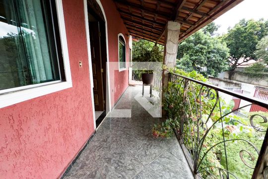 Varanda de casa à venda com 4 quartos, 200m² em Trevo, Belo Horizonte