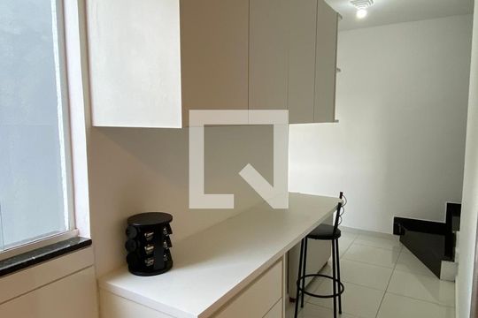 Cozinha de apartamento à venda com 2 quartos, 102m² em Vila Scarpelli, Santo André