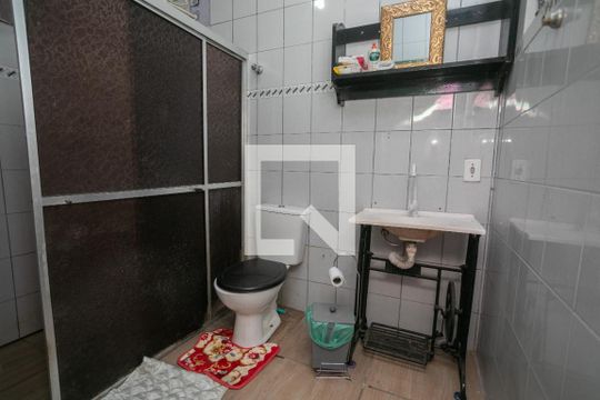 Banheiro de casa à venda com 3 quartos, 140m² em Farrapos, Porto Alegre