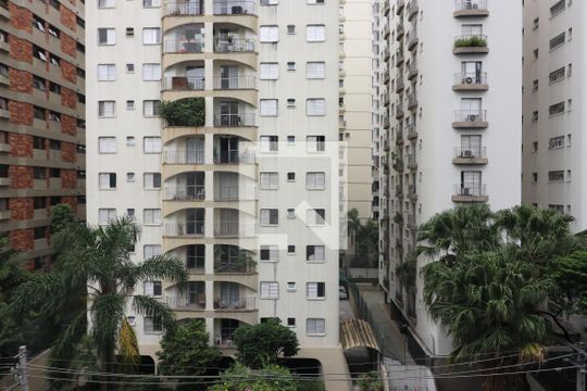 Vista da Suíte de apartamento para alugar com 2 quartos, 61m² em Vila Nova Conceição, São Paulo