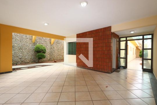 Garagem de casa à venda com 3 quartos, 200m² em Jardim Avelino, São Paulo