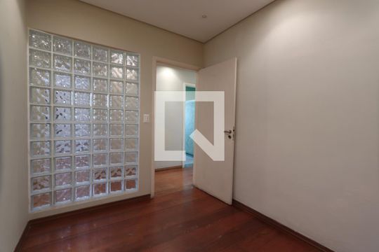 Escritório de casa à venda com 3 quartos, 200m² em Jardim Avelino, São Paulo