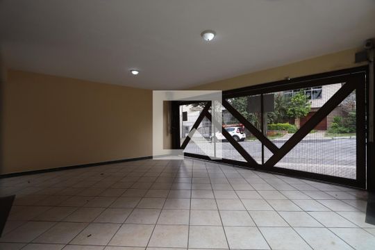 Garagem de casa à venda com 3 quartos, 200m² em Jardim Avelino, São Paulo