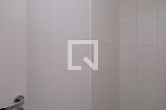 Banheiro de apartamento à venda com 2 quartos, 46m² em Vila Carmosina, São Paulo