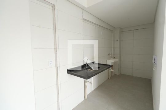 Cozinha e Área de Serviço de apartamento para alugar com 2 quartos, 45m² em Chácara Califórnia, São Paulo