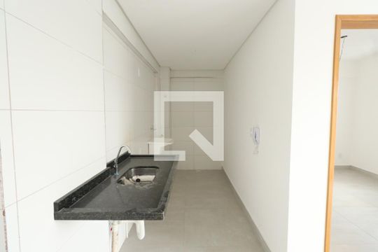 Cozinha e Área de Serviço de apartamento para alugar com 2 quartos, 45m² em Chácara Califórnia, São Paulo
