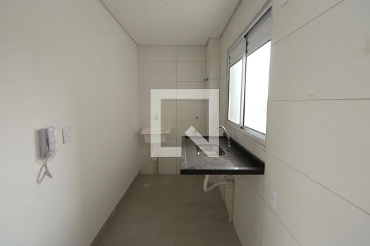 Cozinha e Área de Serviço de apartamento para alugar com 2 quartos, 45m² em Chácara Califórnia, São Paulo