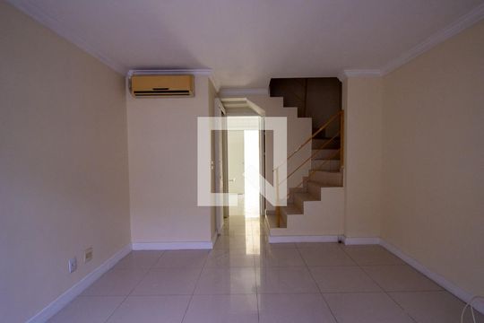 Sala de casa de condomínio à venda com 4 quartos, 110m² em Vargem Pequena, Rio de Janeiro