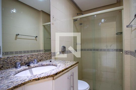 Banheiro da Suíte 1 de casa de condomínio à venda com 4 quartos, 110m² em Vargem Pequena, Rio de Janeiro