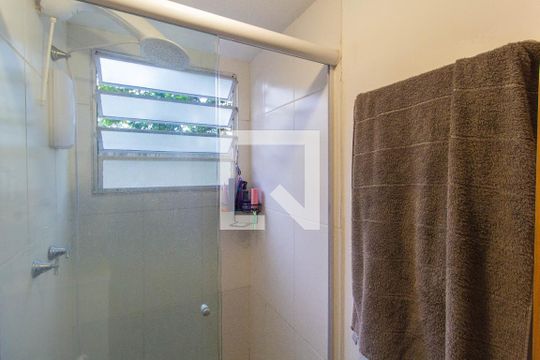 Banheiro de apartamento à venda com 2 quartos, 42m² em Igara, Canoas