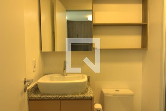 Banheiro de apartamento para alugar com 1 quarto, 29m² em Indianópolis, São Paulo