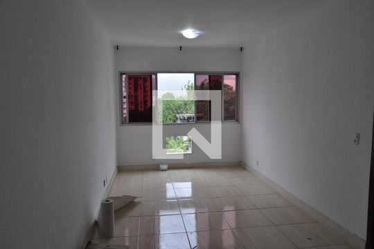 Sala de apartamento para alugar com 2 quartos, 70m² em Todos Os Santos, Rio de Janeiro