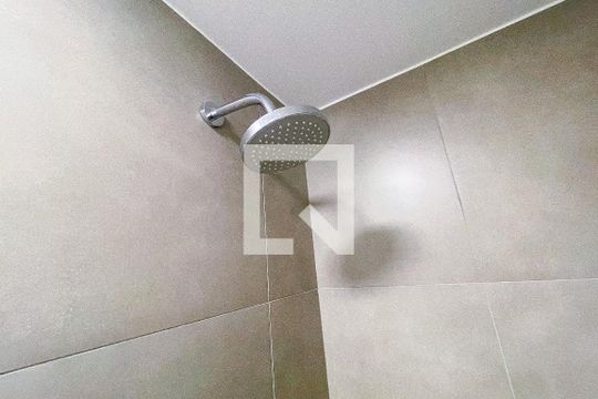 Banheiro de kitnet/studio à venda com 1 quarto, 23m² em Cerqueira César, São Paulo