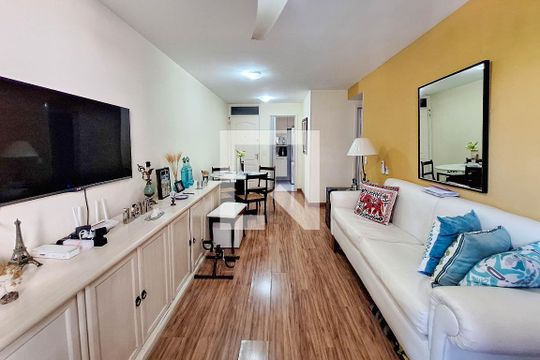 Sala de apartamento para alugar com 2 quartos, 78m² em Santa Rosa, Niterói