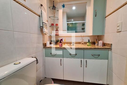 Banheiro 1 de apartamento para alugar com 2 quartos, 78m² em Santa Rosa, Niterói