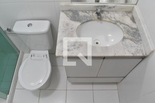 Banheiro Suíte de apartamento para alugar com 2 quartos, 54m² em Tingui, Curitiba