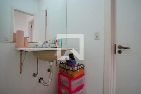 Banheiro da Suíte de casa à venda com 3 quartos, 130m² em Jardim Sabará, Porto Alegre