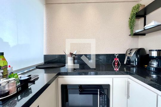 Cozinha de apartamento à venda com 1 quarto, 44m² em Pinheiros, São Paulo
