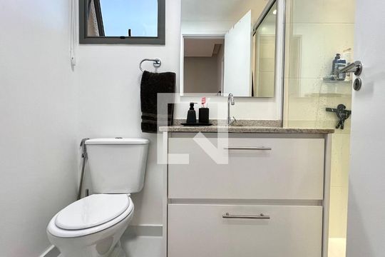 Banheiro de apartamento à venda com 1 quarto, 44m² em Pinheiros, São Paulo