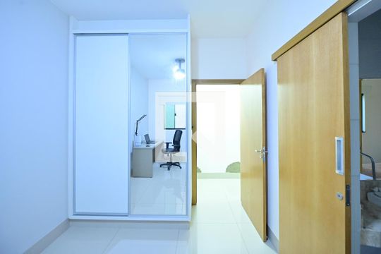 Suíte 1 de casa para alugar com 3 quartos, 210m² em Jardim Atlântico , Goiânia