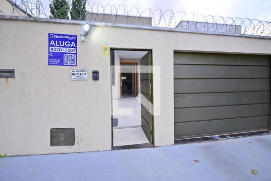 Fachada e Placa de casa para alugar com 3 quartos, 210m² em Jardim Atlântico , Goiânia