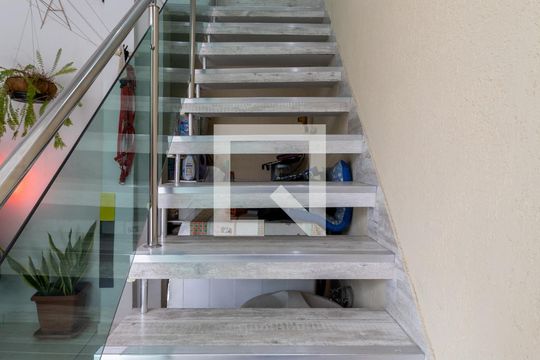 Escada  de casa à venda com 6 quartos, 450m² em Parque Boturussu, São Paulo