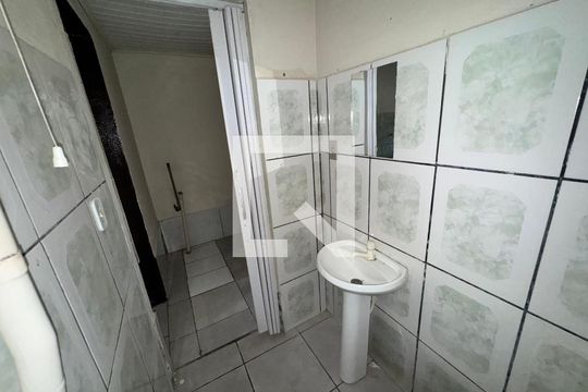 Banheiro de casa para alugar com 2 quartos, 50m² em Feitoria Seller, São Leopoldo