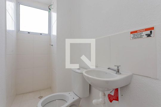 Banheiro de casa de condomínio à venda com 2 quartos, 44m² em Jardim São Savério, São Paulo