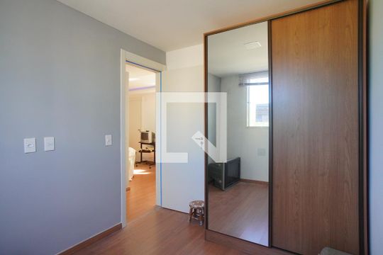 Quarto 2 de apartamento à venda com 2 quartos, 40m² em Rubem Berta, Porto Alegre
