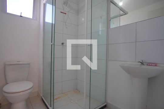 Banheiro  de apartamento à venda com 2 quartos, 40m² em Rubem Berta, Porto Alegre