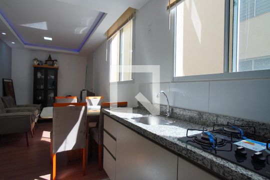 Cozinha de apartamento à venda com 2 quartos, 40m² em Rubem Berta, Porto Alegre