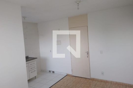 Entrada de apartamento para alugar com 2 quartos, 42m² em Vila Pirajussara, São Paulo
