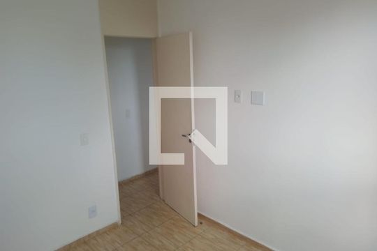 Quarto 1 de apartamento para alugar com 2 quartos, 42m² em Vila Pirajussara, São Paulo
