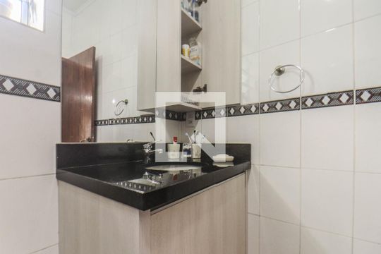 Banheiro de casa à venda com 3 quartos, 159m² em Sarandi, Porto Alegre