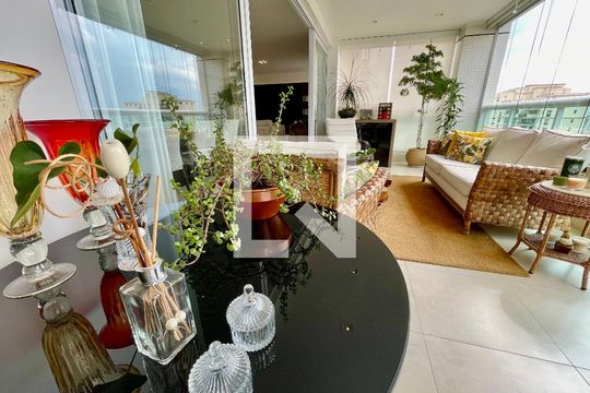 Sala de apartamento à venda com 3 quartos, 186m² em Vila Romana, São Paulo