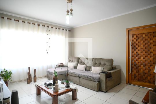 Casa à venda com 5 quartos, 220m² em Vila Santo Estefano, São Paulo