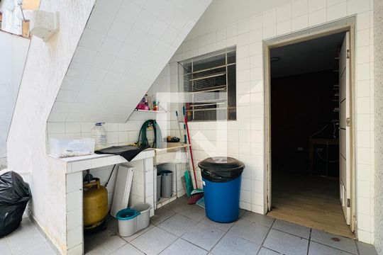 Área de Serviço de casa para alugar com 3 quartos, 281m² em Jardim Santa Clara, Guarulhos