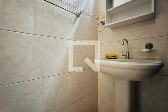 Banheiro 2 de casa para alugar com 3 quartos, 281m² em Jardim Santa Clara, Guarulhos