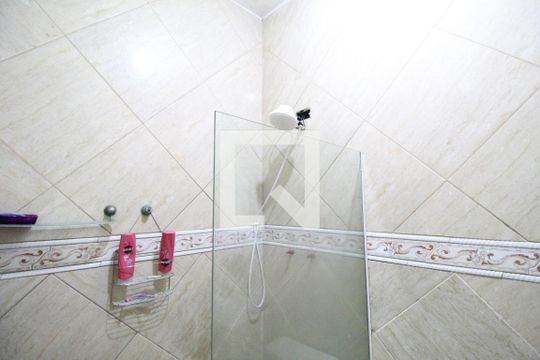 Banheiro da suíte de casa para alugar com 1 quarto, 200m² em Taquara, Rio de Janeiro