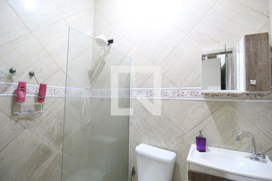 Banheiro da suíte de casa para alugar com 1 quarto, 200m² em Taquara, Rio de Janeiro