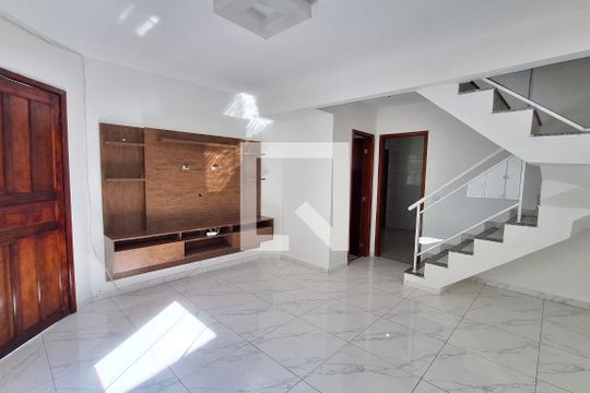 Casa para alugar com 4 quartos, 110m² em Parque Uruguaiana, Duque de Caxias