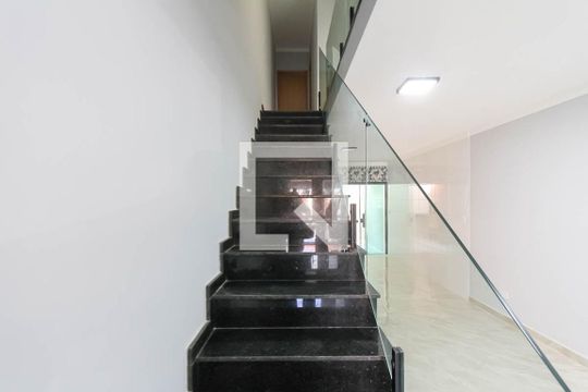 Escada de casa para alugar com 3 quartos, 110m² em Vila Antonieta, São Paulo