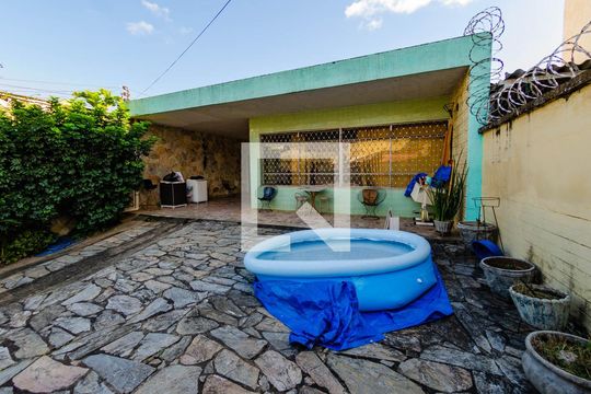 Área comum de casa à venda com 3 quartos, 300m² em Alto Barroca, Belo Horizonte